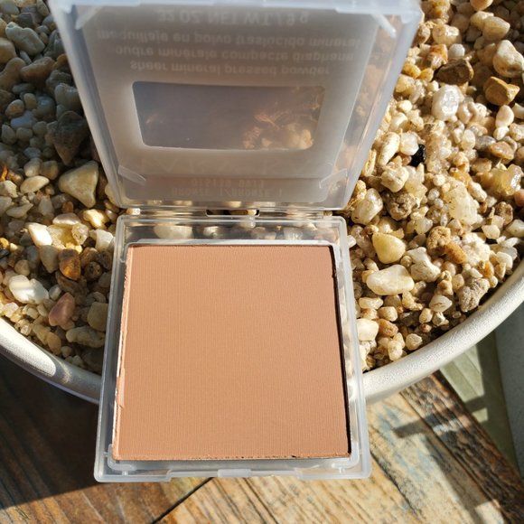LAST ONE! Bronze 1 - Mary Kay Sheer Mineral Pressed Powder - Picture 2 of 8